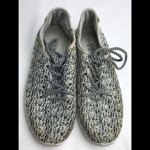 Ladies Knit Sneaker Size 9 Ladies Knit Sneakers